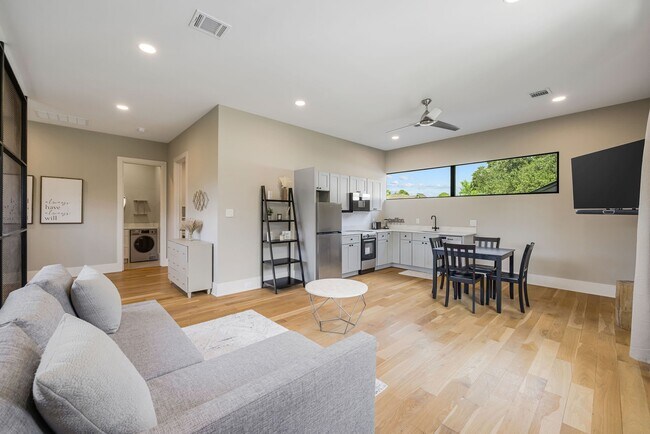 Building Photo - 12427 Pebblebrook Dr