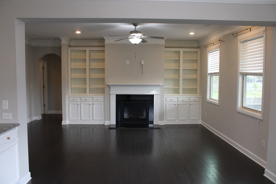 Living hall - 2940 Furlong Ct