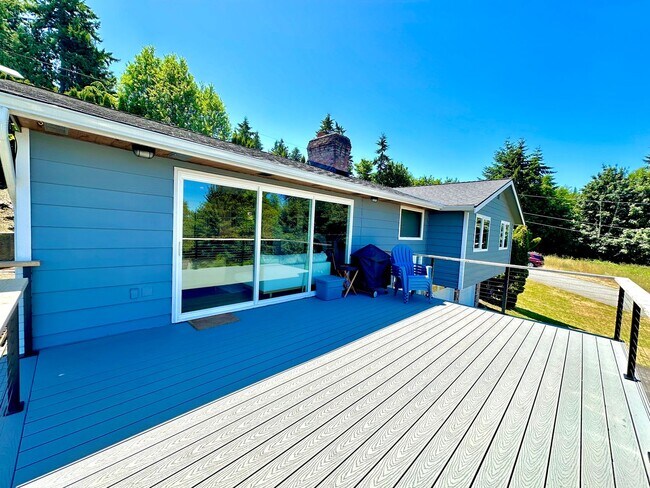 Building Photo - Rental with Views of Utsalady Bay and Mt B...