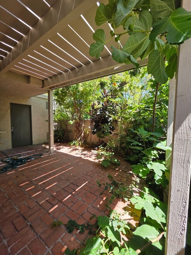 Building Photo - La Jolla Two Story Condo UTC