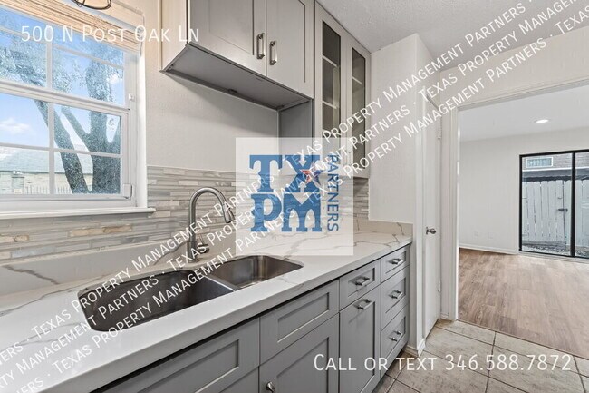 Building Photo - 500 N Post Oak Ln