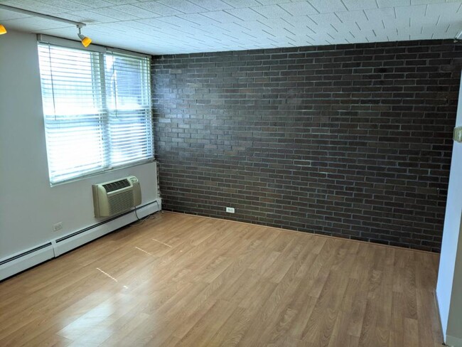 Building Photo - 2 bedroom in Evanston IL 60202