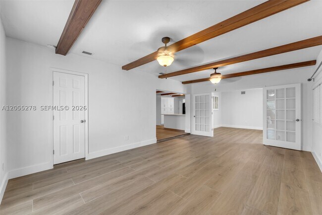 Building Photo - 9121 Ridgeland Dr