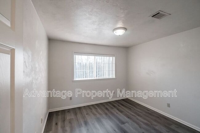 Building Photo - 2872 Raleigh Ct SE