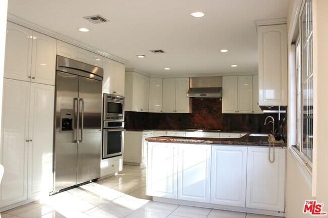 Building Photo - 11502 Dona Teresa Dr