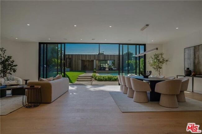 Building Photo - 4939 Petit Ave