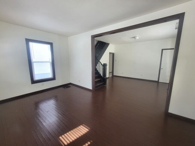 Building Photo - 410 Congress St