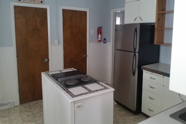 Building Photo - 3 bedroom home Washer/Dryer Included - Pre...