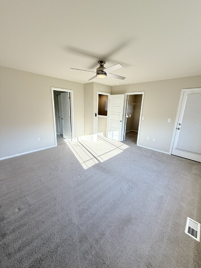 Building Photo - Newer Build 3 Bedroom 3 Bathroom- Single Family Home