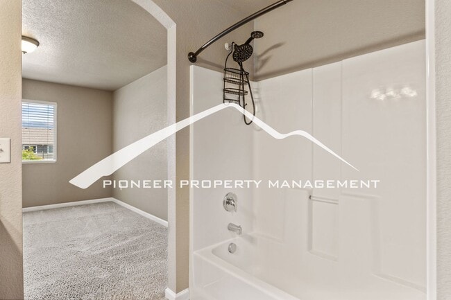 Building Photo - Bright 3 Bedroom, 3.5 Bathroom End Unit Townhouse with Finished Basement, AC and Washer/Dryer