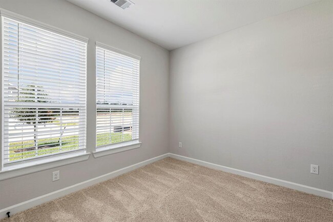 Building Photo - 15671 Honey Cv Dr