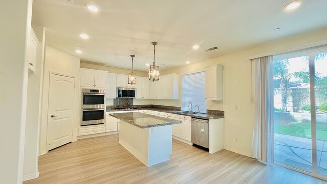 Building Photo - BEAUTIFUL 5BD/3BA-2 Story Home available for rent in Jurupa Valley!