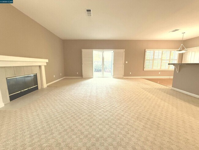 Building Photo - 600 Bourne Ct