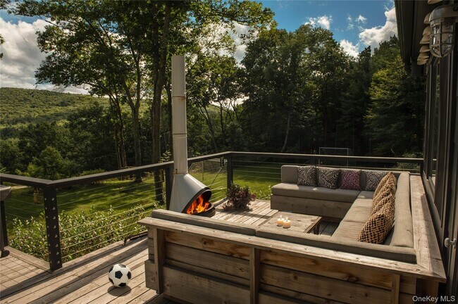 Building Photo - 55 Nordic Dr