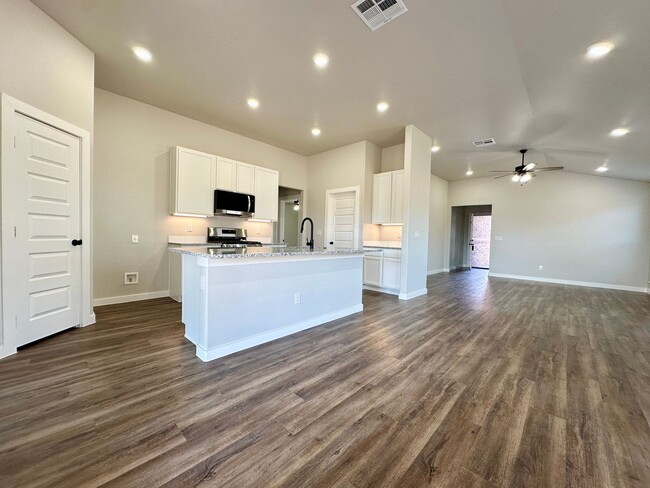 Building Photo - Brand New 4 bed 2 bath Move In Ready!