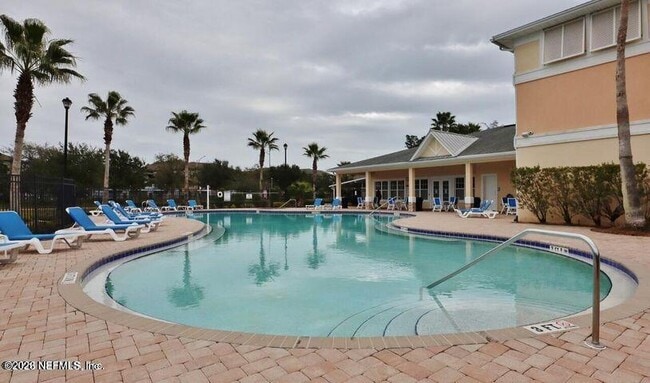 Building Photo - 8201 Green Parrot Rd