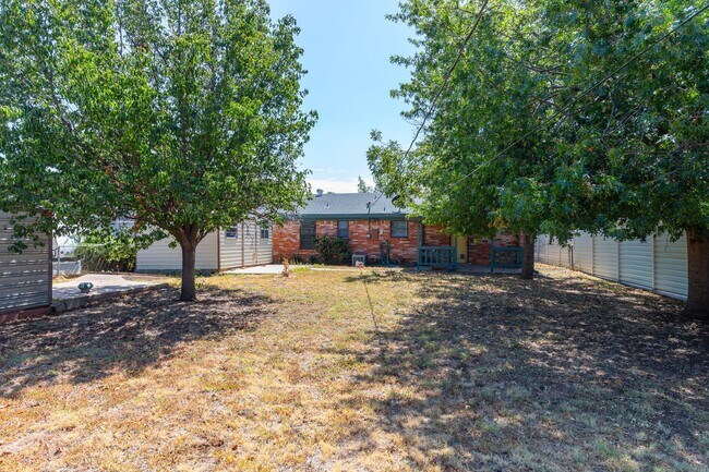 Building Photo - 2018 Summers St