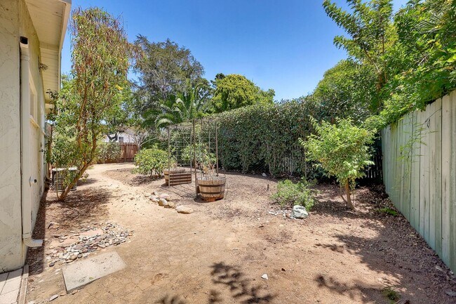 Building Photo - San Diego- Near Del Cerro - Refreshed 4 bed / 2 bath Home w/Solar ,A/C, Large Yard, Garage, and M...