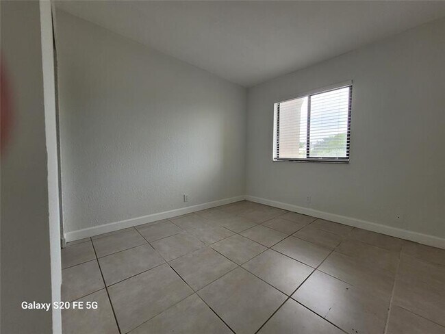 Building Photo - 10880 Royal Palm Blvd
