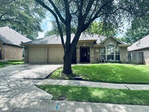 Building Photo - 2805 Glen Hollow Dr