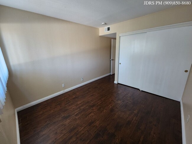 Building Photo - Fullerton 3 Bedroom Townhouse
