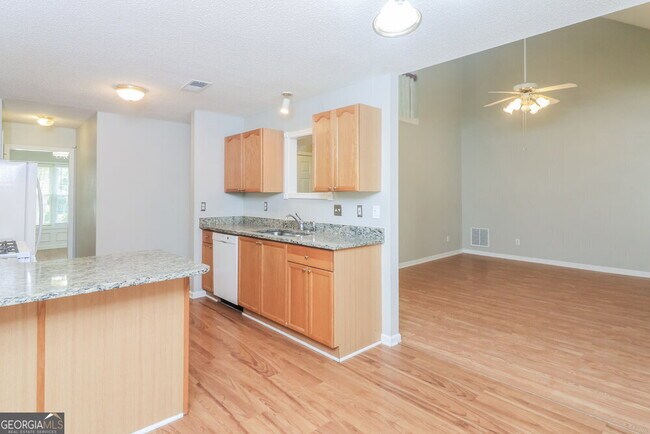 Building Photo - 1005 Crooked Creek Ct SE