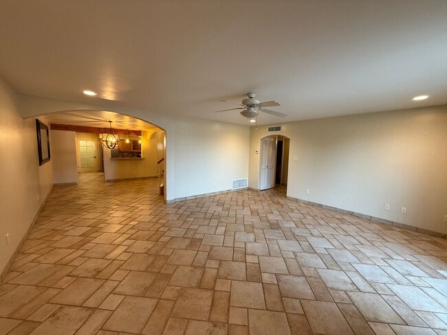 Building Photo - Beautiful Sunset Terraces Condo for Rent!