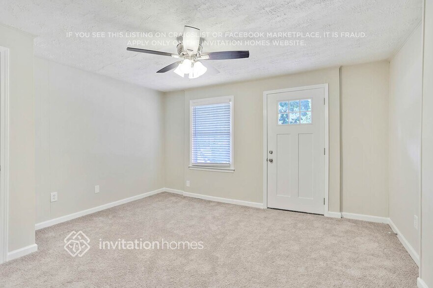 Building Photo - 6265 Lakeview Dr