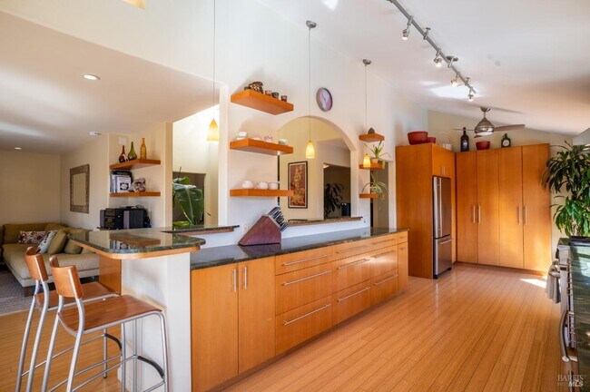 Building Photo - 452 Chestnut Ave