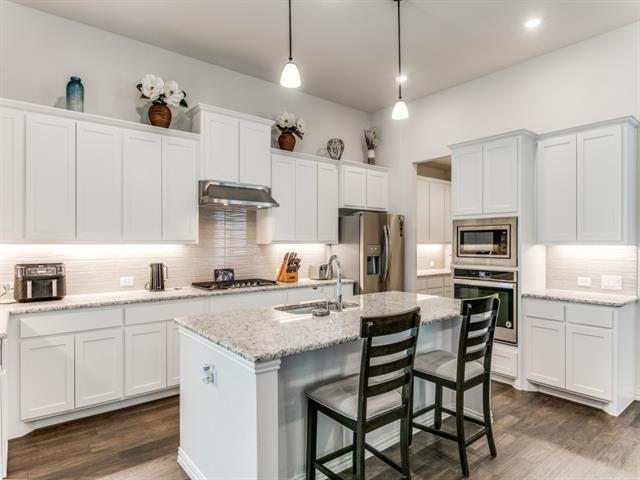 Building Photo - 915 Uplands Dr