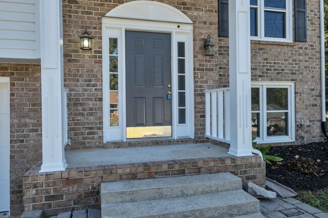 Building Photo - 2270 Ermine Dr