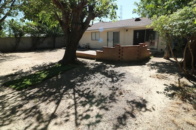 Building Photo - 3 BEDROOM, 2 BATH:  Home for Lease in Nort...