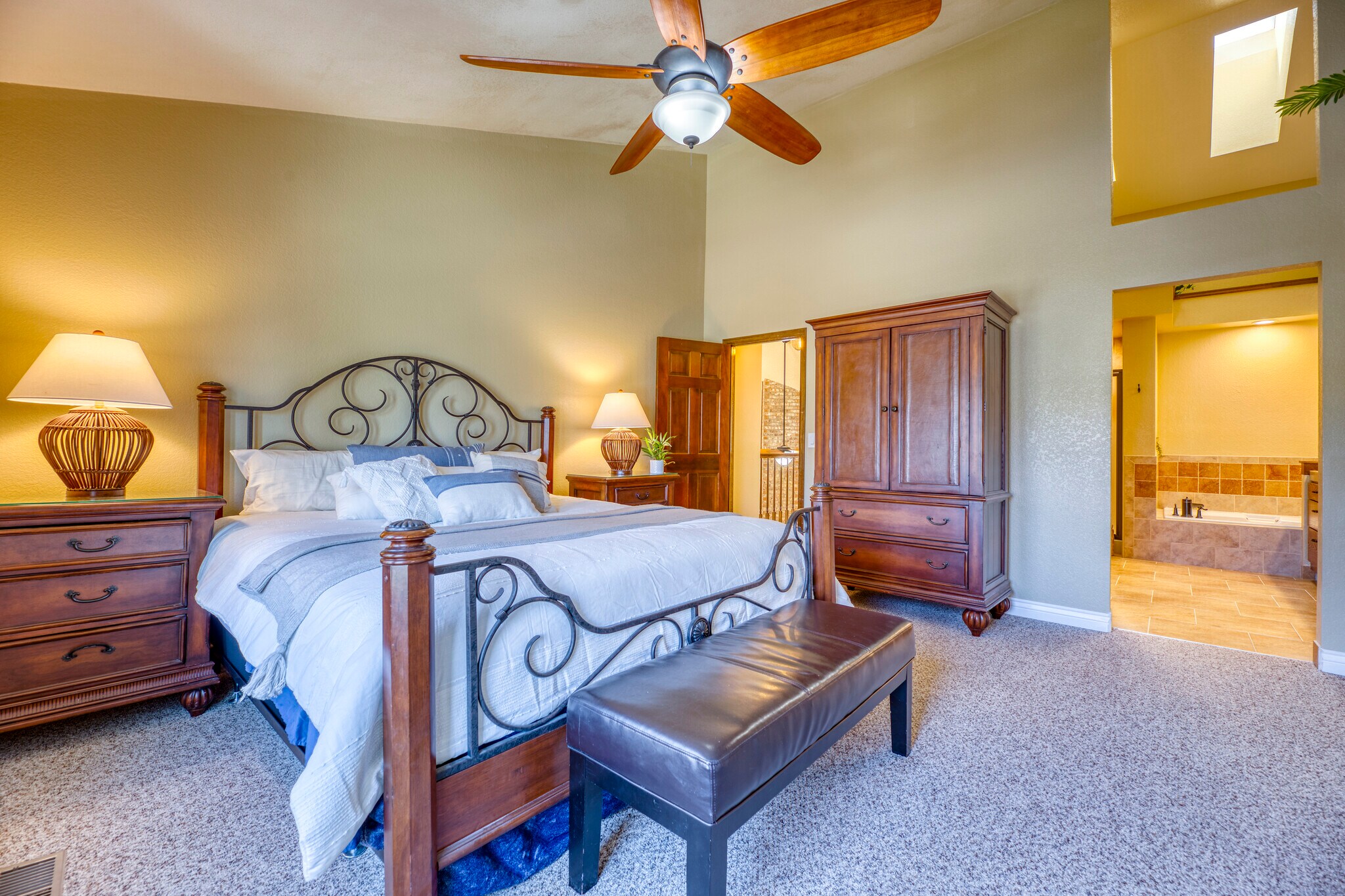 Master Bedroom - 1518 E Nichols Cir