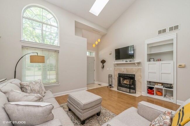 Building Photo - 9 Larkspur Ct