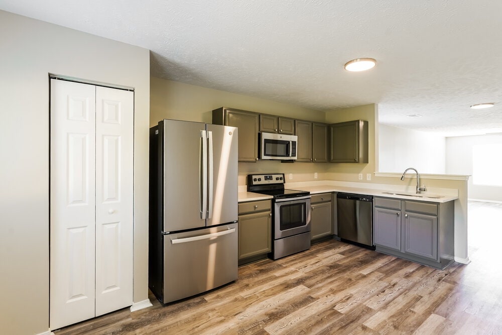 Building Photo - 2761 Sutherland Dr