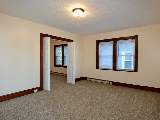 Building Photo - First Floor Apartment in the heart of West Asheville