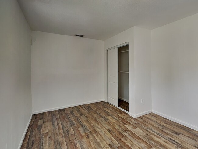 Building Photo - 7345 Linda Dr