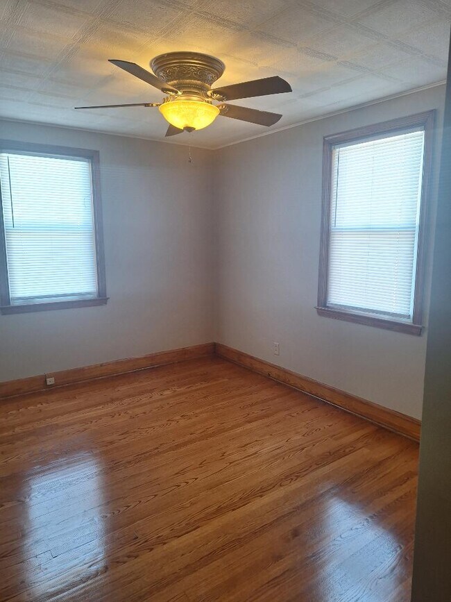 Building Photo - 5118 Pembroke Ave