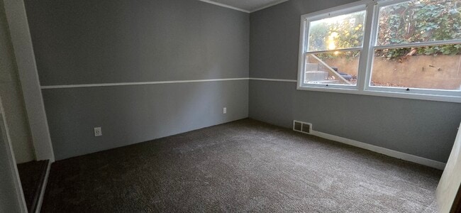 Building Photo - 1817 E Hillcrest Ave