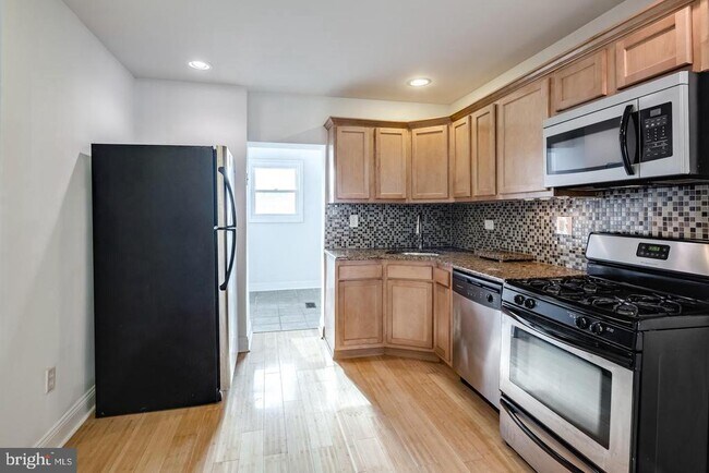 Building Photo - 2522 Kimball St
