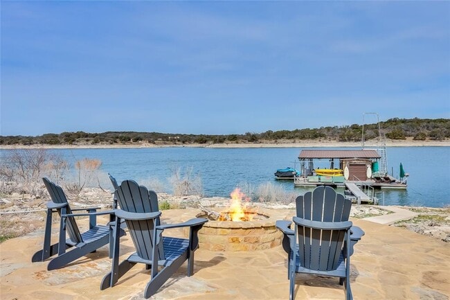 Building Photo - 3008 Point Cove