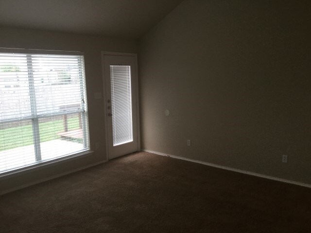 Building Photo - 6233 Brooklynn Dr