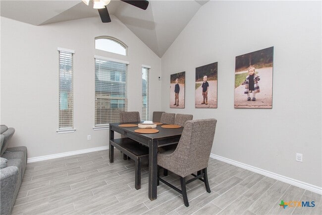 Building Photo - 1756 Meadow Crest