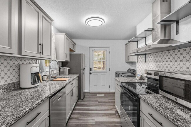 Building Photo - FULLY FURNISHED NORTH AUGUSTA HOME