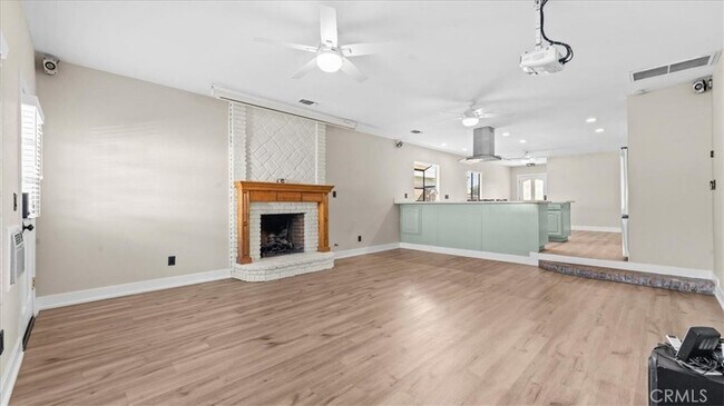 Building Photo - 943 N Orange Ave