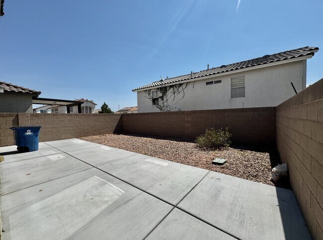 Building Photo - 4258 Tarim St