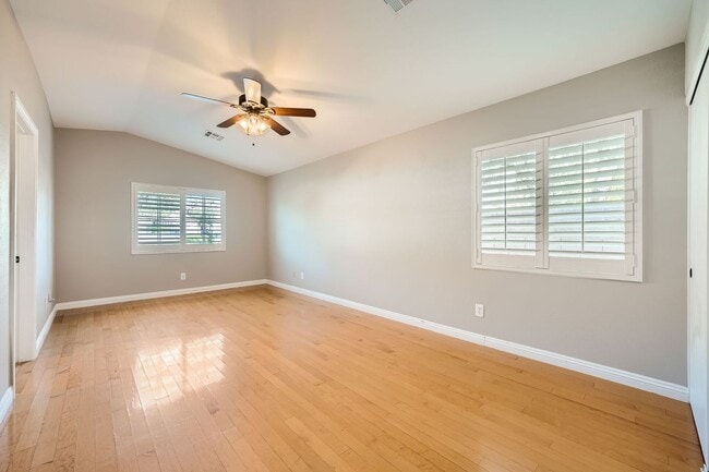 Building Photo - Great Henderson Single Story Home