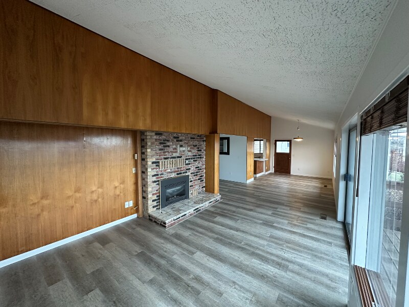 Building Photo - 2384 Linda Vista Dr