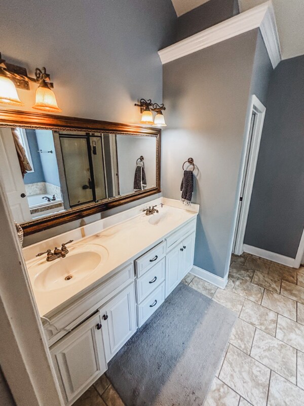 Building Photo - 2440 Waterhaven Dr