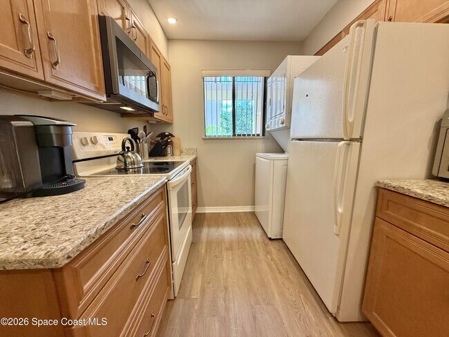 Building Photo - 6175 S Mirror Lake Dr